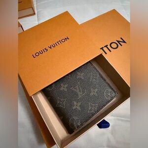 Louis Vuitton bifold men’s Wallet